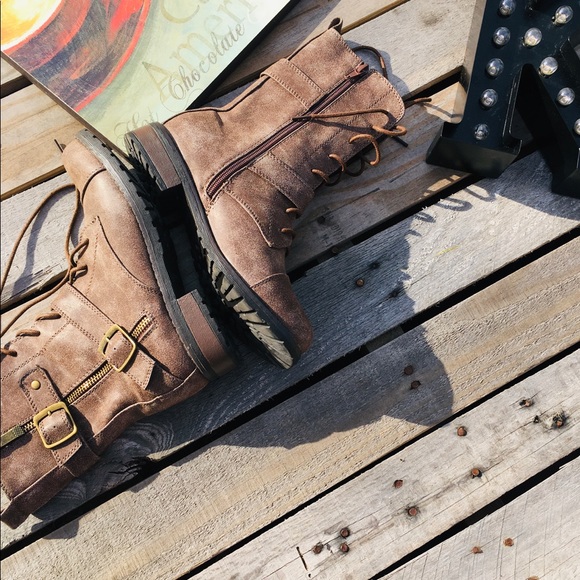 Rouge Fashion Boots - Picture 2 of 6